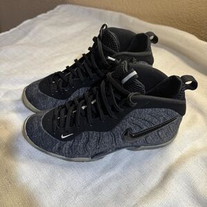 Nike  Black and Gray Sneakers